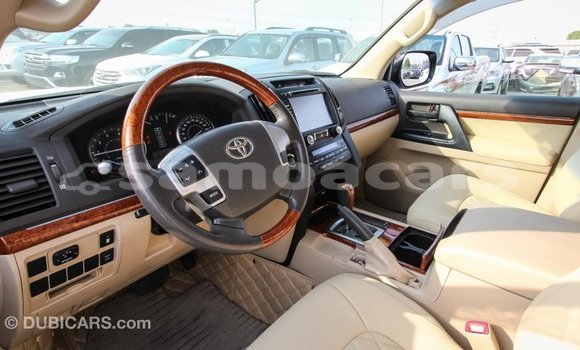Buy Import Toyota Land Cruiser White Car in Import - Dubai in A'ana Buy Import Toyota Land Cruiser White Car in Import - Dubai in A'ana