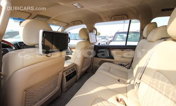 Buy Import Toyota Land Cruiser White Car in Import - Dubai in A'ana Buy Import Toyota Land Cruiser White Car in Import - Dubai in A'ana