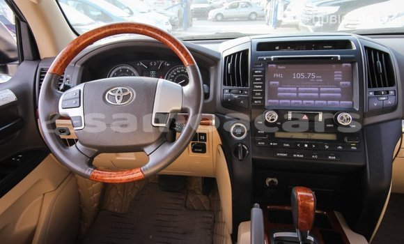 Buy Import Toyota Land Cruiser White Car in Import - Dubai in A'ana Buy Import Toyota Land Cruiser White Car in Import - Dubai in A'ana