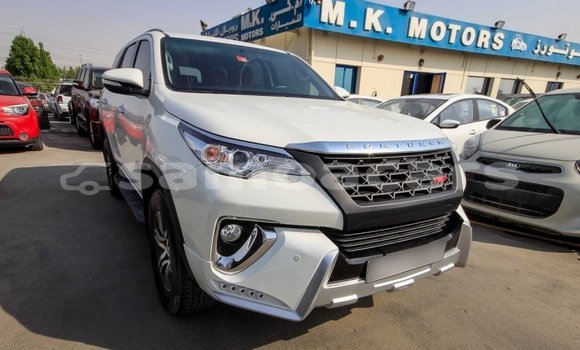 Acheter Import Voiture Toyota Fortuner Blanc à Import - Dubai, A'ana Acheter Import Voiture Toyota Fortuner Blanc à Import - Dubai, A'ana
