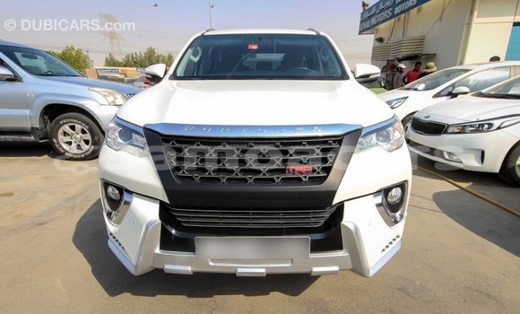 Acheter Import Voiture Toyota Fortuner Blanc à Import - Dubai, A'ana Acheter Import Voiture Toyota Fortuner Blanc à Import - Dubai, A'ana