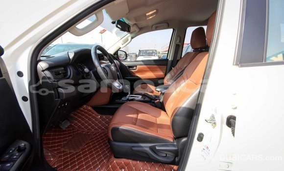 Acheter Import Voiture Toyota Fortuner Blanc à Import - Dubai, A'ana Acheter Import Voiture Toyota Fortuner Blanc à Import - Dubai, A'ana