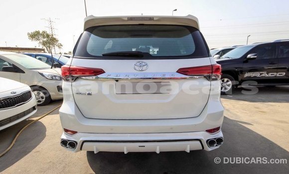 Acheter Import Voiture Toyota Fortuner Blanc à Import - Dubai, A'ana Acheter Import Voiture Toyota Fortuner Blanc à Import - Dubai, A'ana