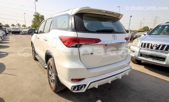 Acheter Import Voiture Toyota Fortuner Blanc à Import - Dubai, A'ana Acheter Import Voiture Toyota Fortuner Blanc à Import - Dubai, A'ana