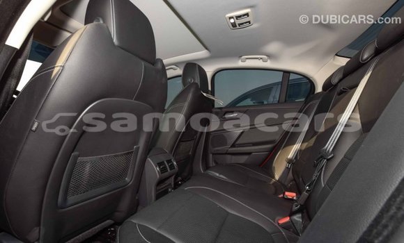 Acheter Import Voiture Jaguar XE Rouge à Import - Dubai, A'ana Acheter Import Voiture Jaguar XE Rouge à Import - Dubai, A'ana