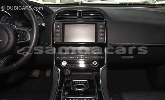 Acheter Import Voiture Jaguar XE Rouge à Import - Dubai, A'ana Acheter Import Voiture Jaguar XE Rouge à Import - Dubai, A'ana