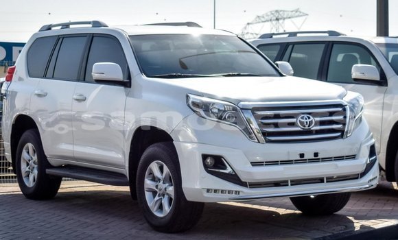 Acheter Import Voiture Toyota Prado Blanc à Import - Dubai, A'ana Acheter Import Voiture Toyota Prado Blanc à Import - Dubai, A'ana