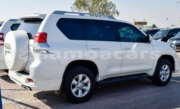 Acheter Import Voiture Toyota Prado Blanc à Import - Dubai, A'ana Acheter Import Voiture Toyota Prado Blanc à Import - Dubai, A'ana