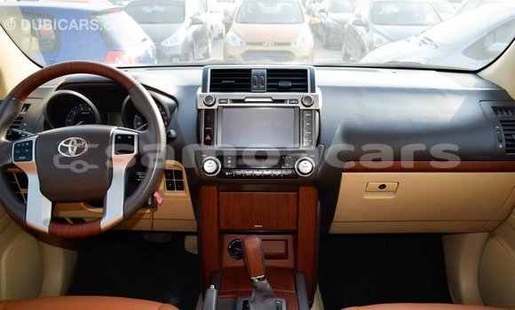 Acheter Import Voiture Toyota Prado Blanc à Import - Dubai, A'ana Acheter Import Voiture Toyota Prado Blanc à Import - Dubai, A'ana