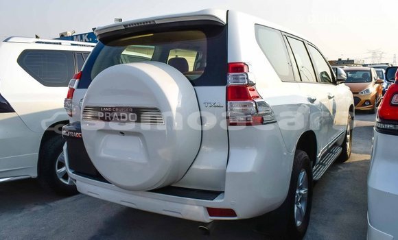 Acheter Import Voiture Toyota Prado Blanc à Import - Dubai, A'ana Acheter Import Voiture Toyota Prado Blanc à Import - Dubai, A'ana