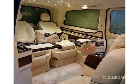 Acheter Import Voiture Mercedes-Benz 250 Noir à Import - Dubai, A'ana Acheter Import Voiture Mercedes-Benz 250 Noir à Import - Dubai, A'ana