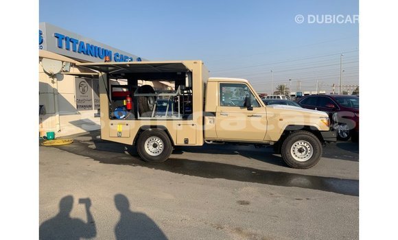 Buy Import Toyota Land Cruiser Beige Car in Import - Dubai in A'ana Buy Import Toyota Land Cruiser Beige Car in Import - Dubai in A'ana