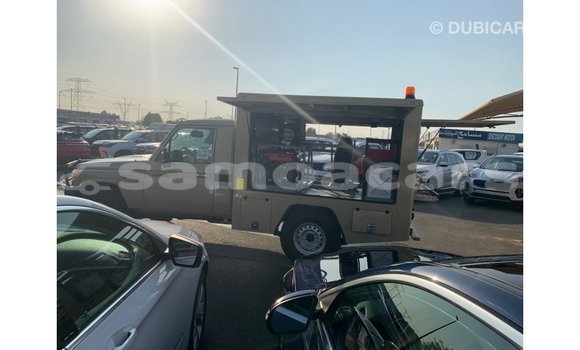Buy Import Toyota Land Cruiser Beige Car in Import - Dubai in A'ana Buy Import Toyota Land Cruiser Beige Car in Import - Dubai in A'ana