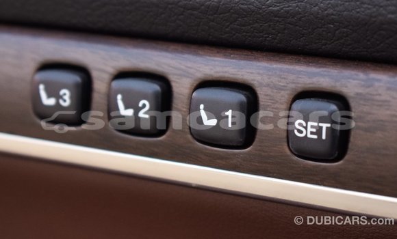 Acheter Import Voiture Toyota Land Cruiser Blanc à Import - Dubai, A'ana Acheter Import Voiture Toyota Land Cruiser Blanc à Import - Dubai, A'ana