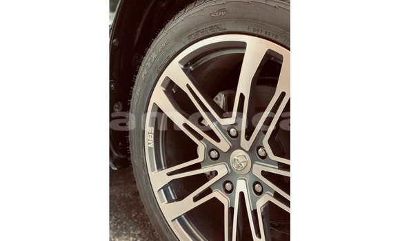 Acheter Import Voiture Toyota Land Cruiser Noir à Import - Dubai, A'ana Acheter Import Voiture Toyota Land Cruiser Noir à Import - Dubai, A'ana