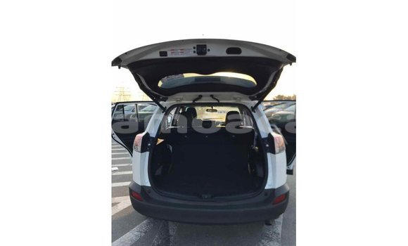 Acheter Import Voiture Toyota 4Runner Blanc à Import - Dubai, A'ana Acheter Import Voiture Toyota 4Runner Blanc à Import - Dubai, A'ana