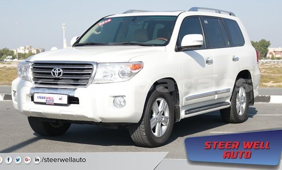 Acheter Import Voiture Toyota Land Cruiser Blanc à Import - Dubai, A'ana Acheter Import Voiture Toyota Land Cruiser Blanc à Import - Dubai, A'ana