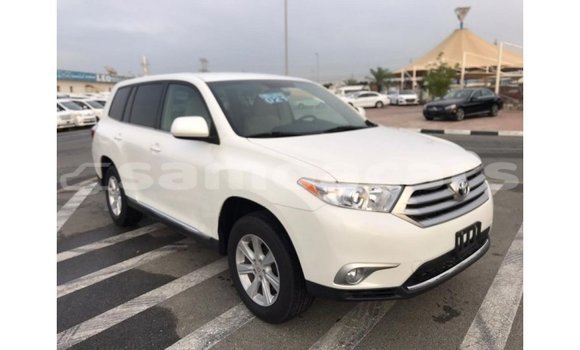 Acheter Import Voiture Toyota Highlander Blanc à Import - Dubai, A'ana Acheter Import Voiture Toyota Highlander Blanc à Import - Dubai, A'ana