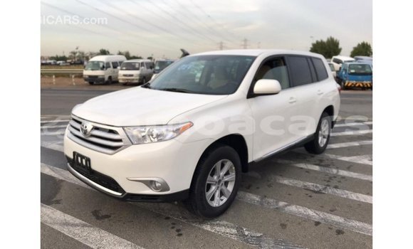 Acheter Import Voiture Toyota Highlander Blanc à Import - Dubai, A'ana Acheter Import Voiture Toyota Highlander Blanc à Import - Dubai, A'ana