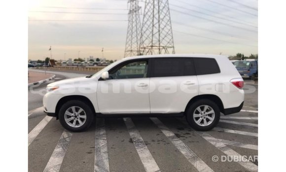 Acheter Import Voiture Toyota Highlander Blanc à Import - Dubai, A'ana Acheter Import Voiture Toyota Highlander Blanc à Import - Dubai, A'ana