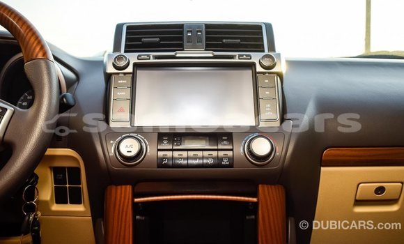 Acheter Import Voiture Toyota Prado Blanc à Import - Dubai, A'ana Acheter Import Voiture Toyota Prado Blanc à Import - Dubai, A'ana