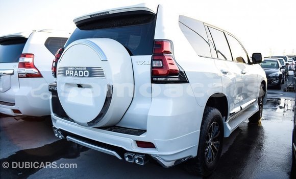Acheter Import Voiture Toyota Prado Blanc à Import - Dubai, A'ana Acheter Import Voiture Toyota Prado Blanc à Import - Dubai, A'ana