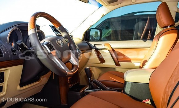 Acheter Import Voiture Toyota Prado Blanc à Import - Dubai, A'ana Acheter Import Voiture Toyota Prado Blanc à Import - Dubai, A'ana