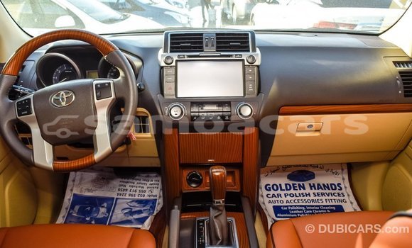Acheter Import Voiture Toyota Prado Blanc à Import - Dubai, A'ana Acheter Import Voiture Toyota Prado Blanc à Import - Dubai, A'ana