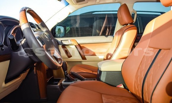 Acheter Import Voiture Toyota Prado Blanc à Import - Dubai, A'ana Acheter Import Voiture Toyota Prado Blanc à Import - Dubai, A'ana