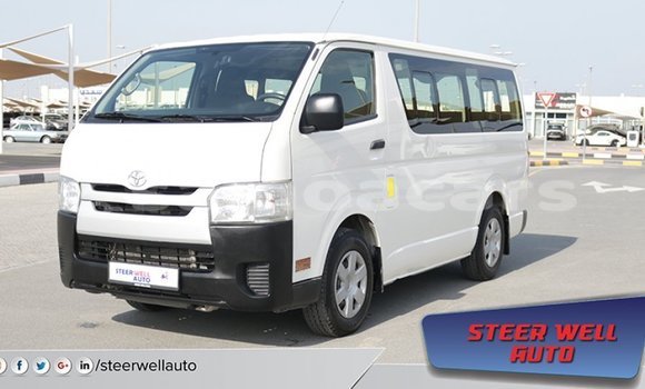 Acheter Import Voiture Toyota Hiace Blanc à Import - Dubai, A'ana Acheter Import Voiture Toyota Hiace Blanc à Import - Dubai, A'ana