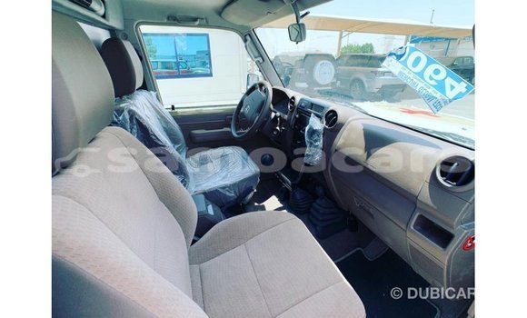 Acheter Import Voiture Toyota Land Cruiser Beige à Import - Dubai, A'ana Acheter Import Voiture Toyota Land Cruiser Beige à Import - Dubai, A'ana