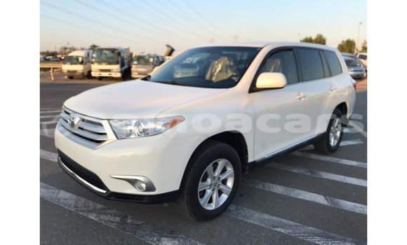 Acheter Import Voiture Toyota Highlander Blanc à Import - Dubai, A'ana Acheter Import Voiture Toyota Highlander Blanc à Import - Dubai, A'ana