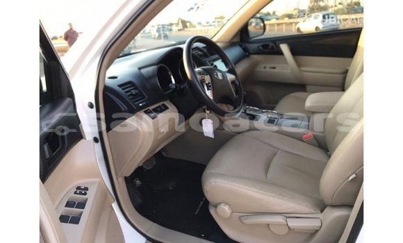Acheter Import Voiture Toyota Highlander Blanc à Import - Dubai, A'ana Acheter Import Voiture Toyota Highlander Blanc à Import - Dubai, A'ana
