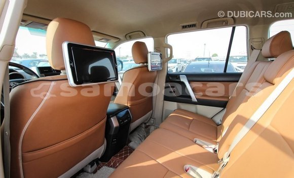 Acheter Import Voiture Toyota Prado Blanc à Import - Dubai, A'ana Acheter Import Voiture Toyota Prado Blanc à Import - Dubai, A'ana