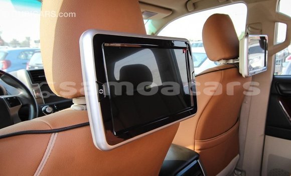 Acheter Import Voiture Toyota Prado Blanc à Import - Dubai, A'ana Acheter Import Voiture Toyota Prado Blanc à Import - Dubai, A'ana
