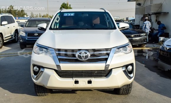Acheter Import Voiture Toyota Fortuner Blanc à Import - Dubai, A'ana Acheter Import Voiture Toyota Fortuner Blanc à Import - Dubai, A'ana