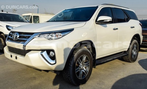 Acheter Import Voiture Toyota Fortuner Blanc à Import - Dubai, A'ana Acheter Import Voiture Toyota Fortuner Blanc à Import - Dubai, A'ana