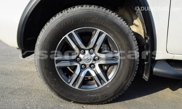 Acheter Import Voiture Toyota Fortuner Blanc à Import - Dubai, A'ana Acheter Import Voiture Toyota Fortuner Blanc à Import - Dubai, A'ana