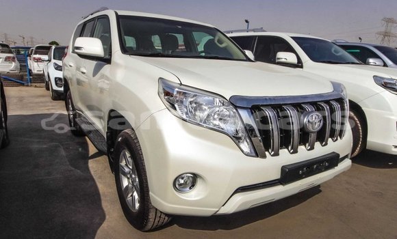 Acheter Import Voiture Toyota Prado Blanc à Import - Dubai, A'ana Acheter Import Voiture Toyota Prado Blanc à Import - Dubai, A'ana