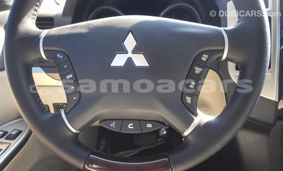 Buy Import Mitsubishi Pajero White Car in Import - Dubai in A'ana Buy Import Mitsubishi Pajero White Car in Import - Dubai in A'ana