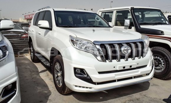 Acheter Import Voiture Toyota Prado Blanc à Import - Dubai, A'ana Acheter Import Voiture Toyota Prado Blanc à Import - Dubai, A'ana