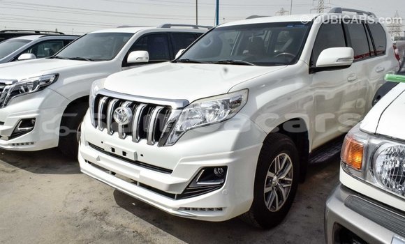 Acheter Import Voiture Toyota Prado Blanc à Import - Dubai, A'ana Acheter Import Voiture Toyota Prado Blanc à Import - Dubai, A'ana