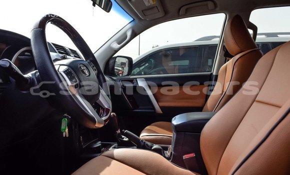 Acheter Import Voiture Toyota Prado Blanc à Import - Dubai, A'ana Acheter Import Voiture Toyota Prado Blanc à Import - Dubai, A'ana