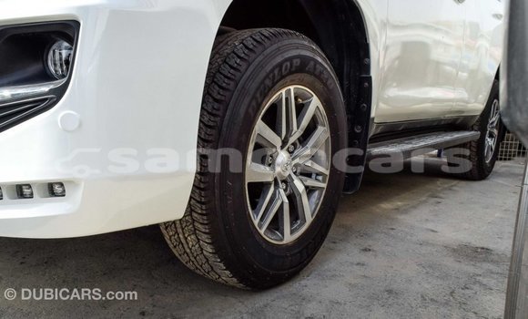 Acheter Import Voiture Toyota Prado Blanc à Import - Dubai, A'ana Acheter Import Voiture Toyota Prado Blanc à Import - Dubai, A'ana