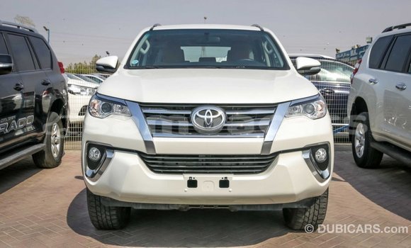 Acheter Import Voiture Toyota Fortuner Blanc à Import - Dubai, A'ana Acheter Import Voiture Toyota Fortuner Blanc à Import - Dubai, A'ana