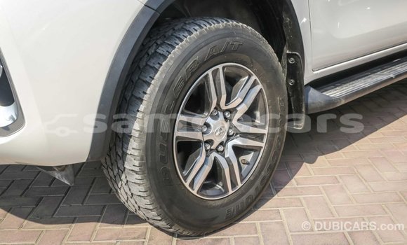 Acheter Import Voiture Toyota Fortuner Blanc à Import - Dubai, A'ana Acheter Import Voiture Toyota Fortuner Blanc à Import - Dubai, A'ana