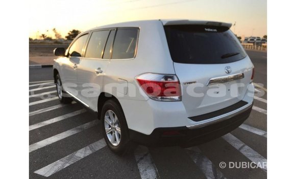 Acheter Import Voiture Toyota Highlander Blanc à Import - Dubai, A'ana Acheter Import Voiture Toyota Highlander Blanc à Import - Dubai, A'ana