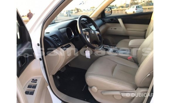Acheter Import Voiture Toyota Highlander Blanc à Import - Dubai, A'ana Acheter Import Voiture Toyota Highlander Blanc à Import - Dubai, A'ana