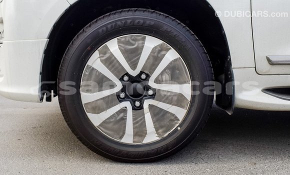 Acheter Import Voiture Toyota Land Cruiser Blanc à Import - Dubai, A'ana Acheter Import Voiture Toyota Land Cruiser Blanc à Import - Dubai, A'ana