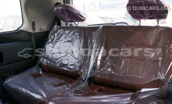 Acheter Import Voiture Toyota Land Cruiser Noir à Import - Dubai, A'ana Acheter Import Voiture Toyota Land Cruiser Noir à Import - Dubai, A'ana